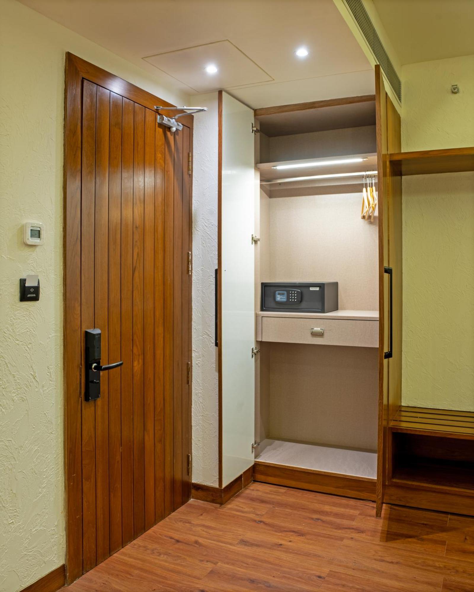 Hotel Idyllic Inn Bhopal Exterior photo
